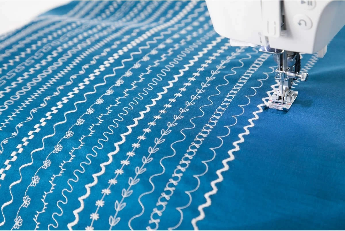 Šivalni stroj Singer C240 Featherweight, bel