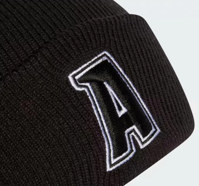 Beanie kapa adidas, črna — za moške in ženske