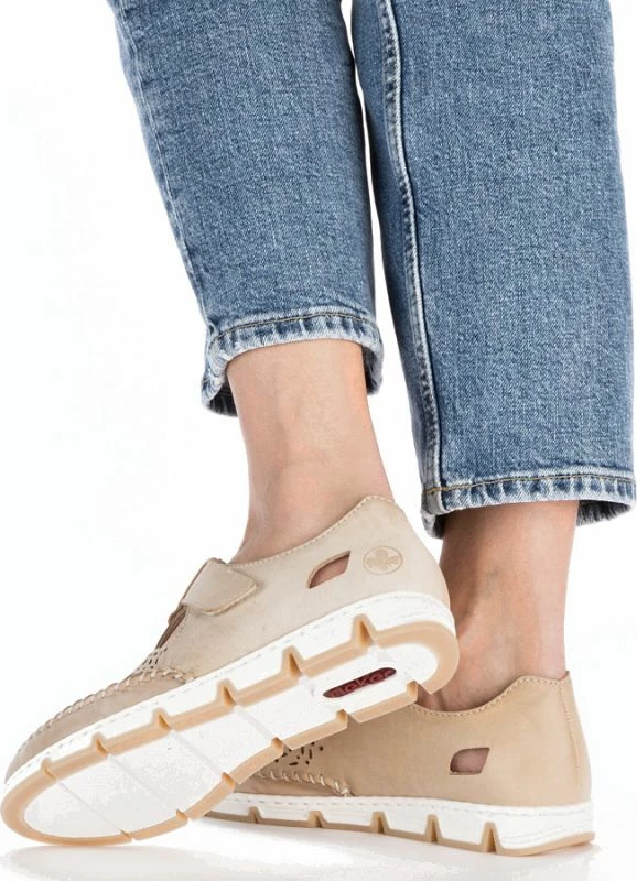 Oprte sandale z ježkom Rieker, ženske