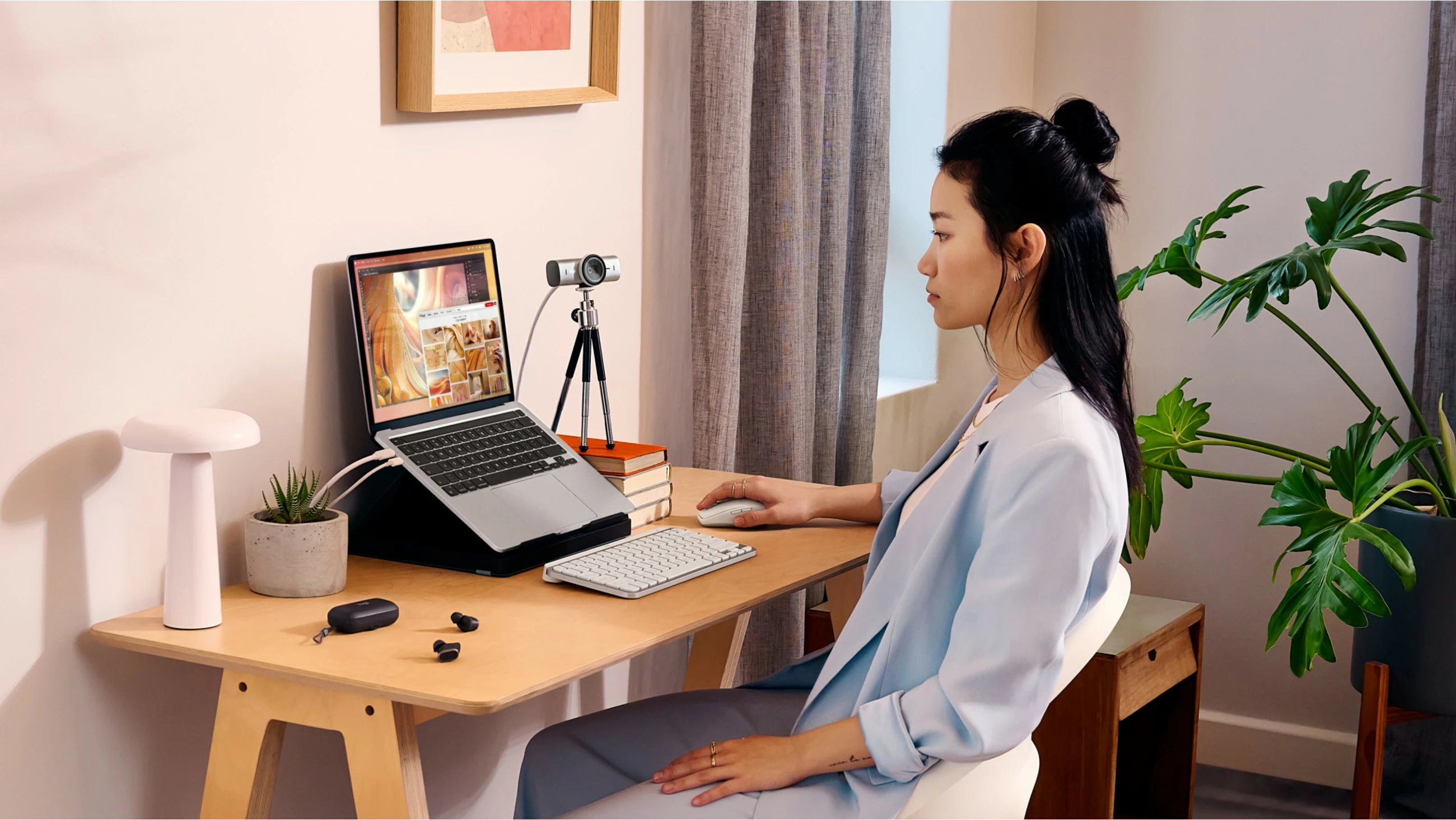 Webcam 4K Ultra HD z 30 fps, 4x zoom, pokrovčkom za zasebnost, Logitech MX Brio