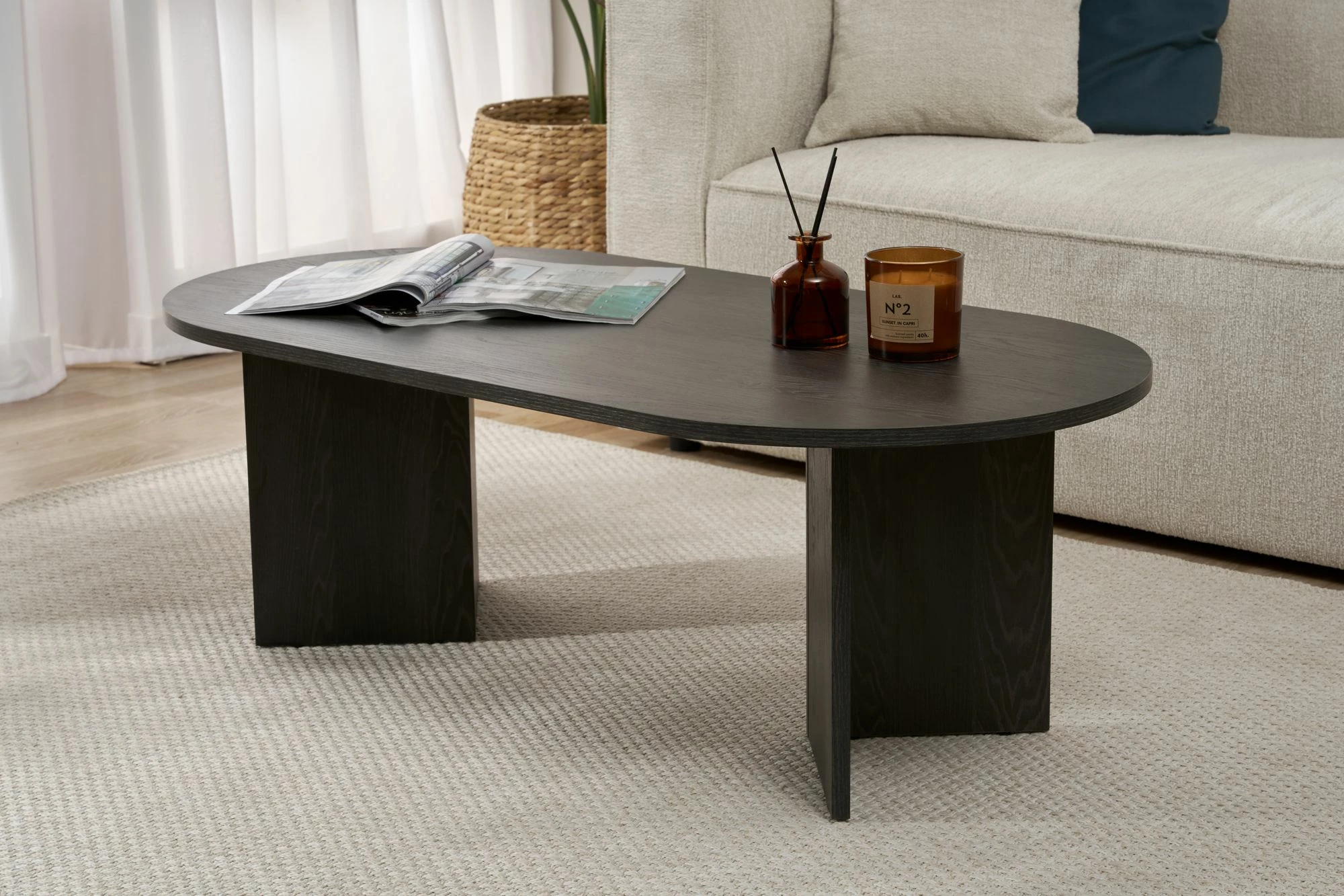 Klubska mizica Nordure, barva Lumiere Black