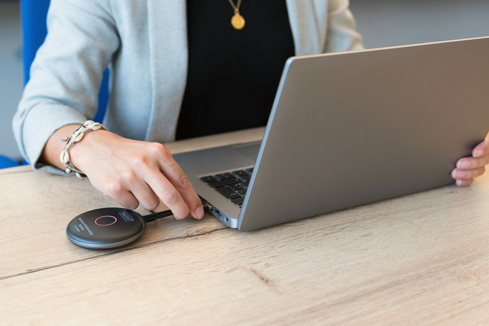 Brezžični HDMI oddajnik Digitus DS-55317, 1920x1080, 50 m, Wi‑Fi, črno/siv