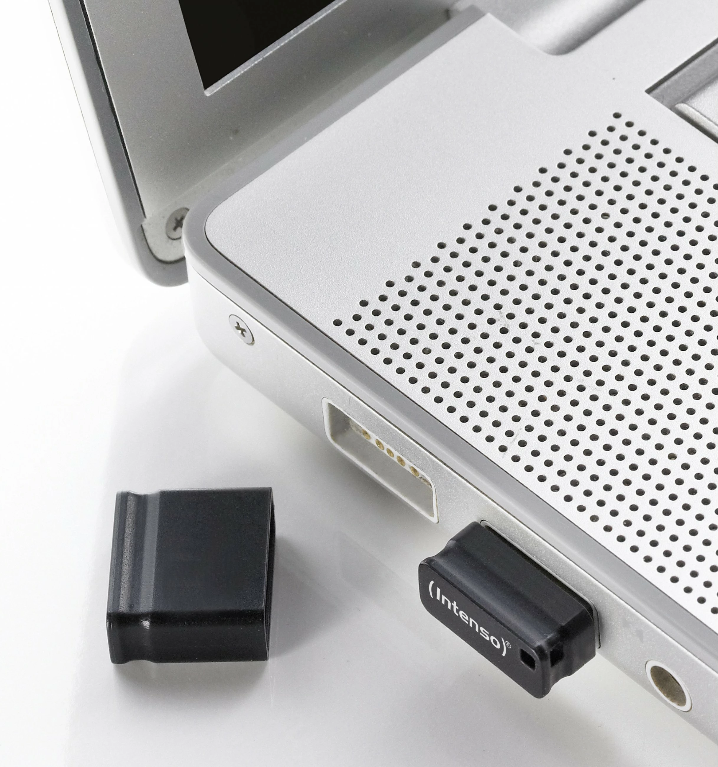 Priročna USB ključ Intenso Slim Line, 16 GB, USB Type-A, 3.2 Gen 1, črn