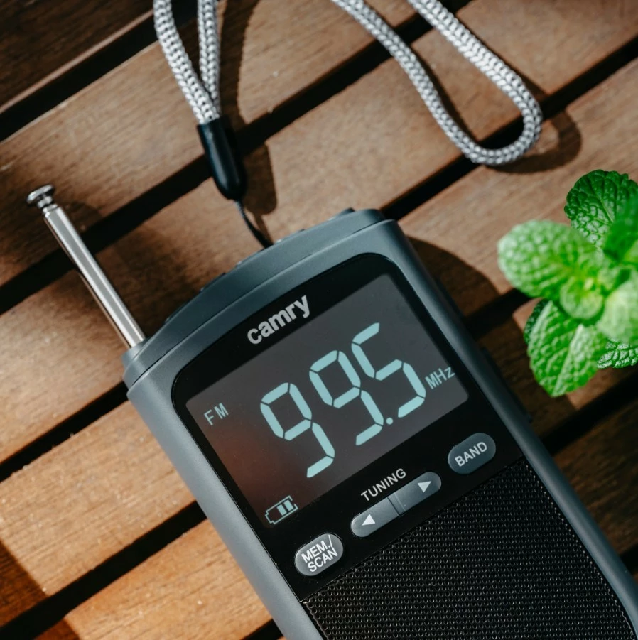 Prenosen radio Camry CR1905, FM/AM, LCD zaslon, USB-C, črn