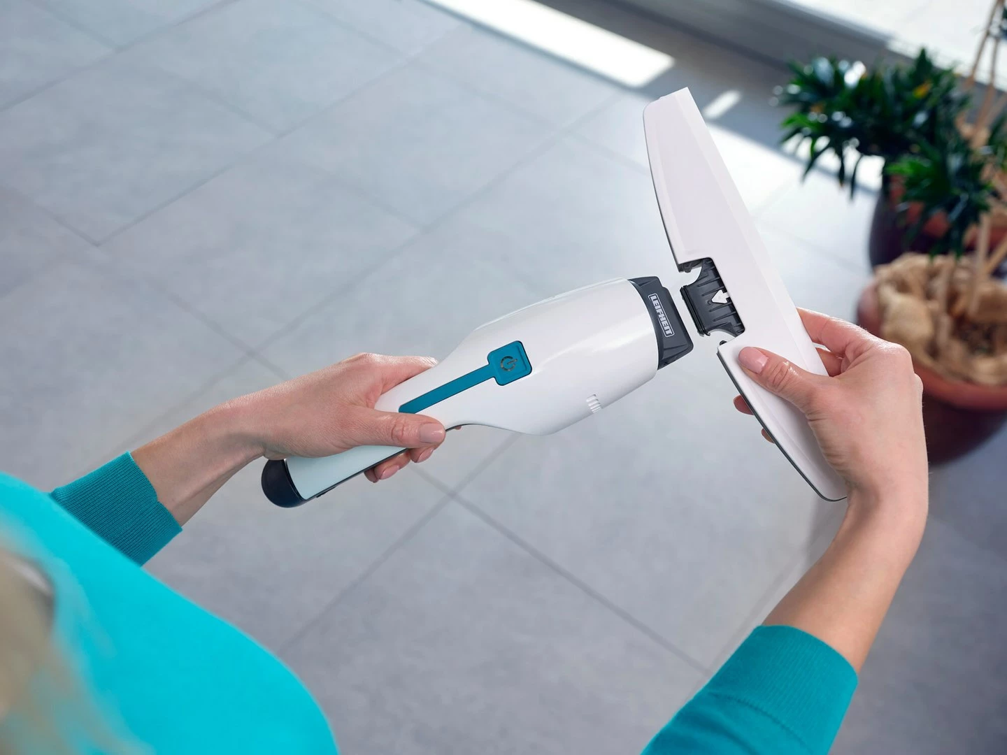 Električni čistilec oken LEIFHEIT 51035, 45 min, črn/moder/bel