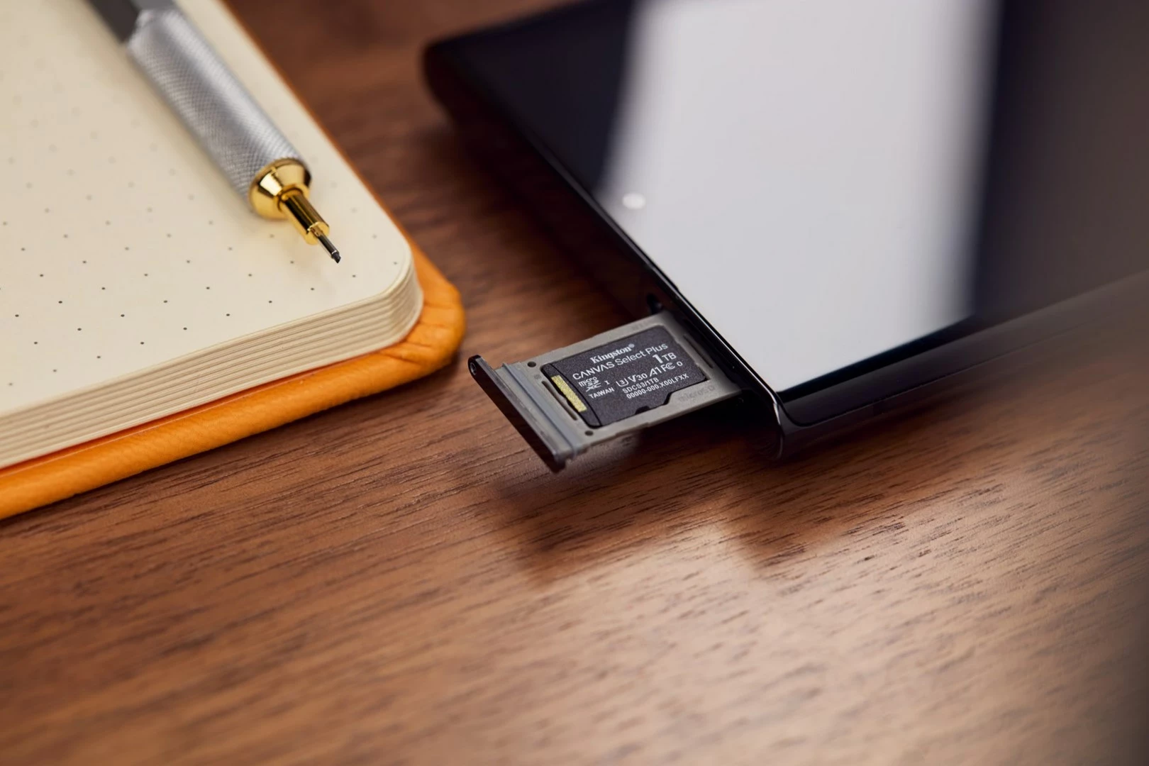 Kartica microSDXC Kingston Canvas Select Plus Gen3 1 TB s adapterjem, črna
