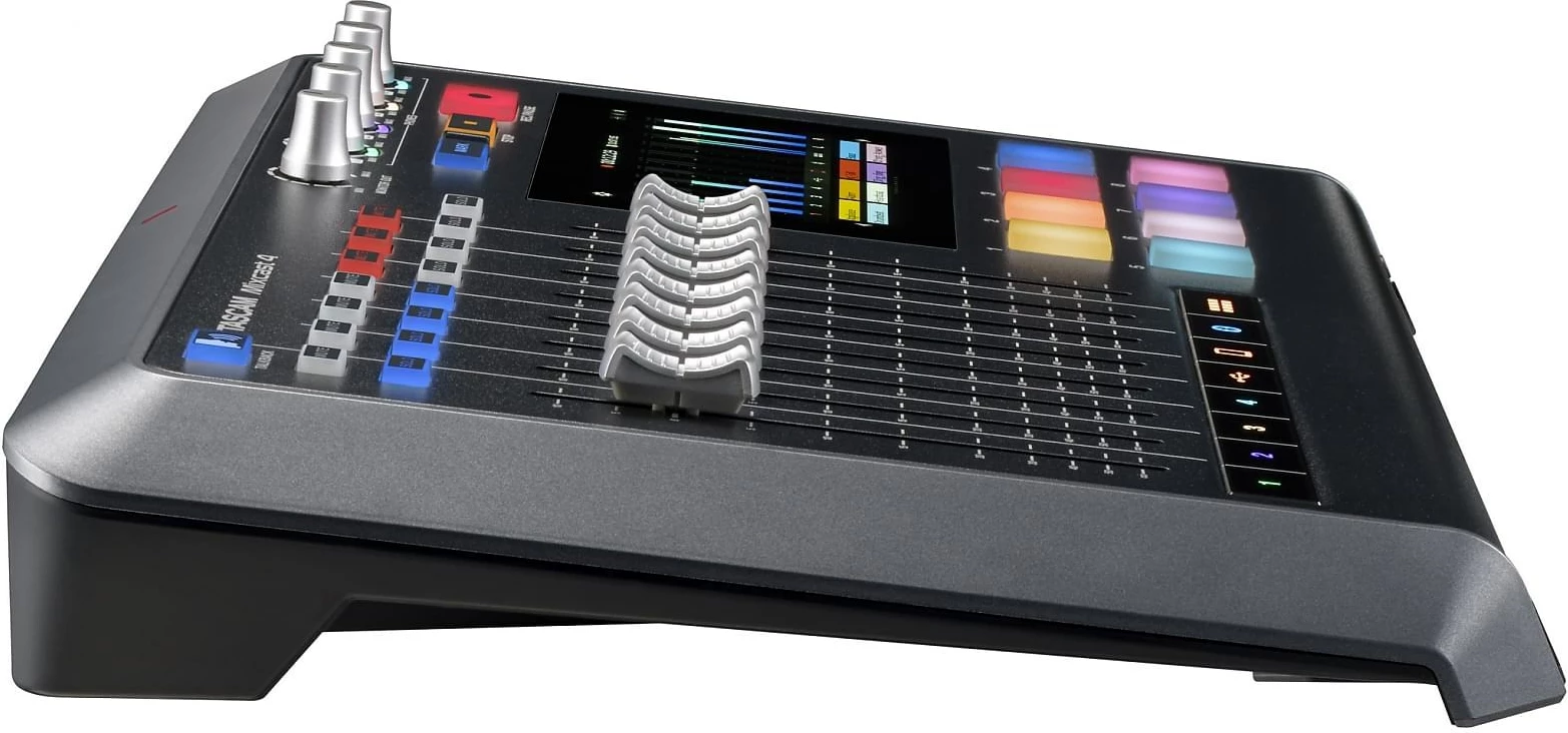 Mikser za snemanje podcastov Tascam Mixcast 4, črn