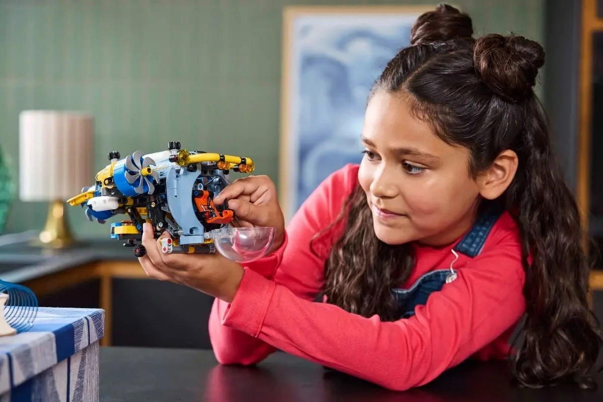 Niz raziskovalne podmornice LEGO Technic 42201