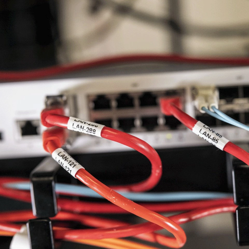 Tiskalnik etiket Brother PT-E310BTVP, QWERTZ, HSE/TZe, 180 x 180 DPI, žični in brezžični