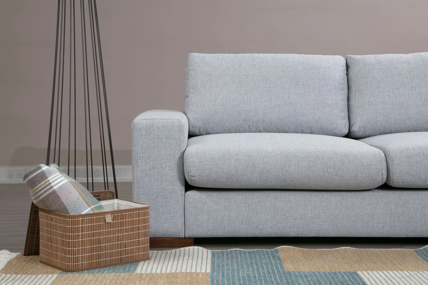 Kotna sedežna garnitura, Atelier del Sofa Loop 2, svetlo siva, z otomanom