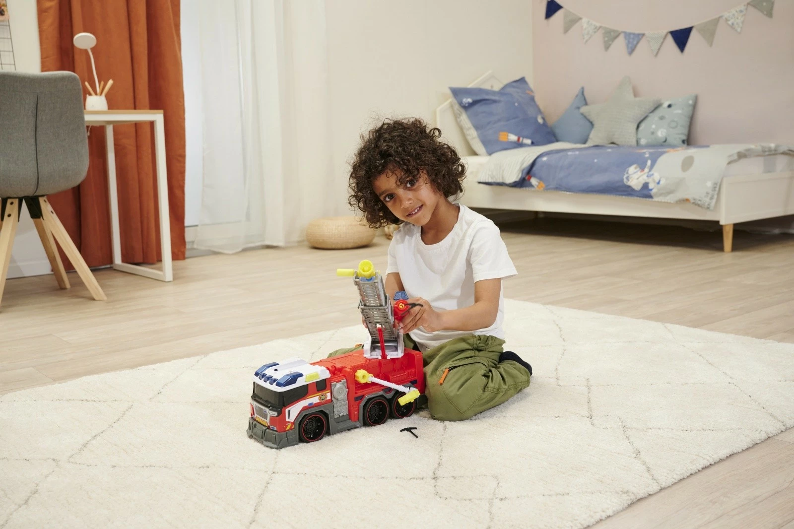 Lutka gasilsko vozilo Dickie 37,5 cm, plastika, z lučmi in zvokom, rdeče