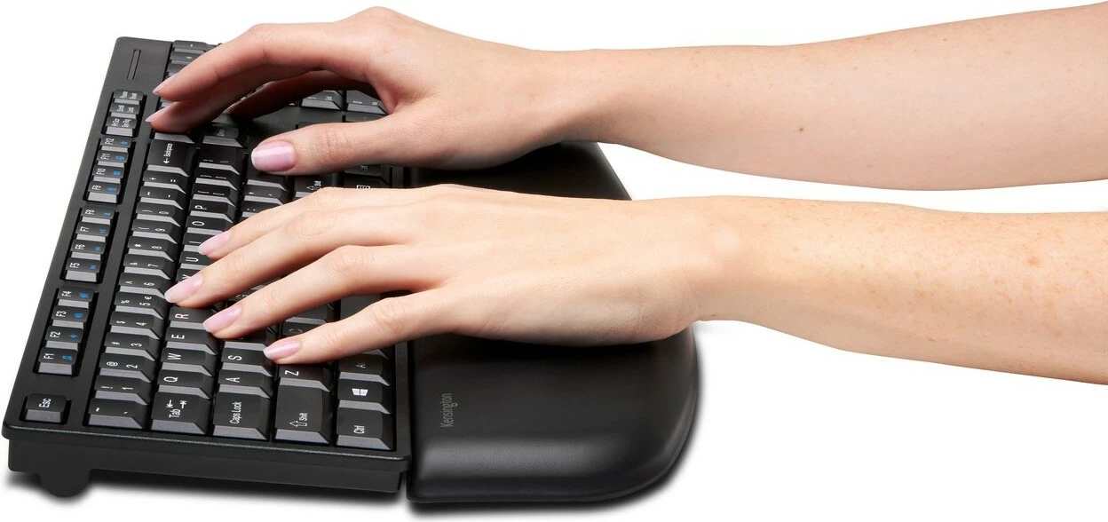 Ergonomska opora za zapestje Kensington ErgoSoft za standardno tipkovnico, gel, črna