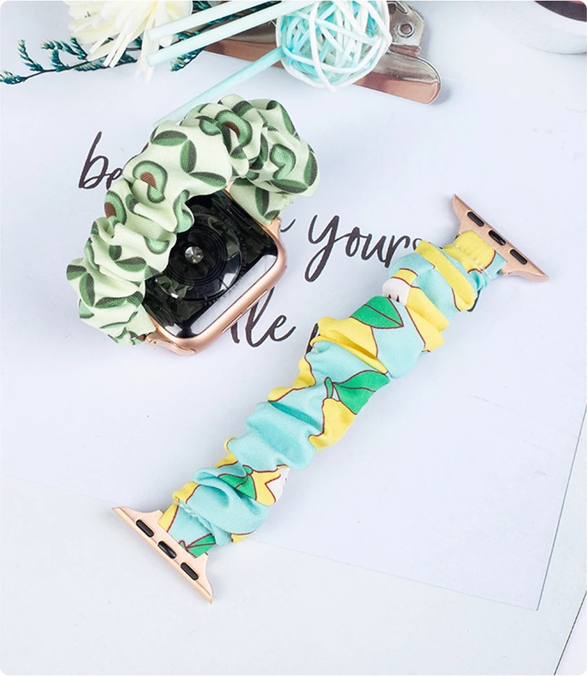 Elastičen tekstilni pašček z motivom kivija, bel — Hurtel za Apple Watch (42/44/45 mm)