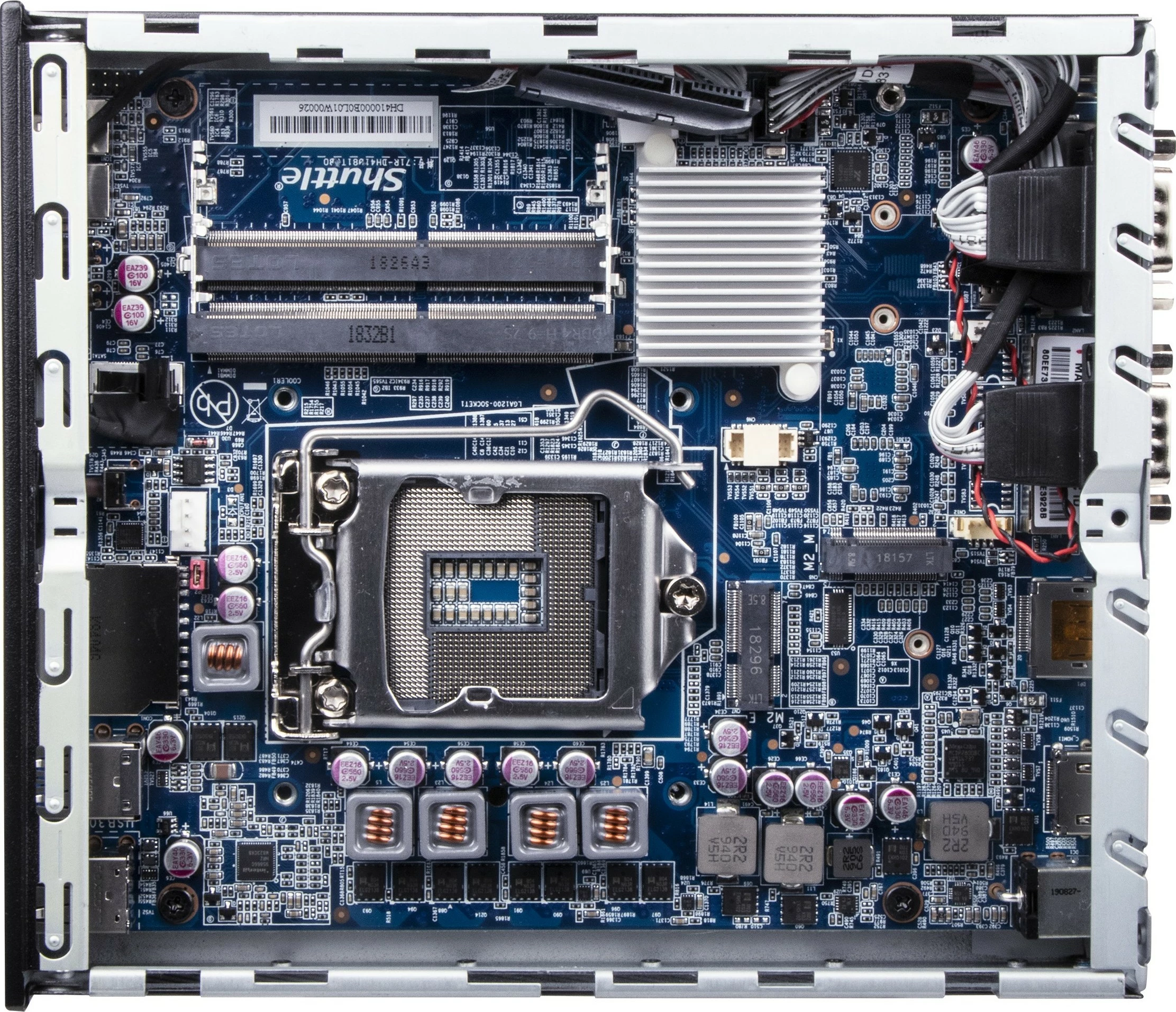 Kompakten Mini PC barebone Shuttle DH610, LGA 1700, 64 GB, črn