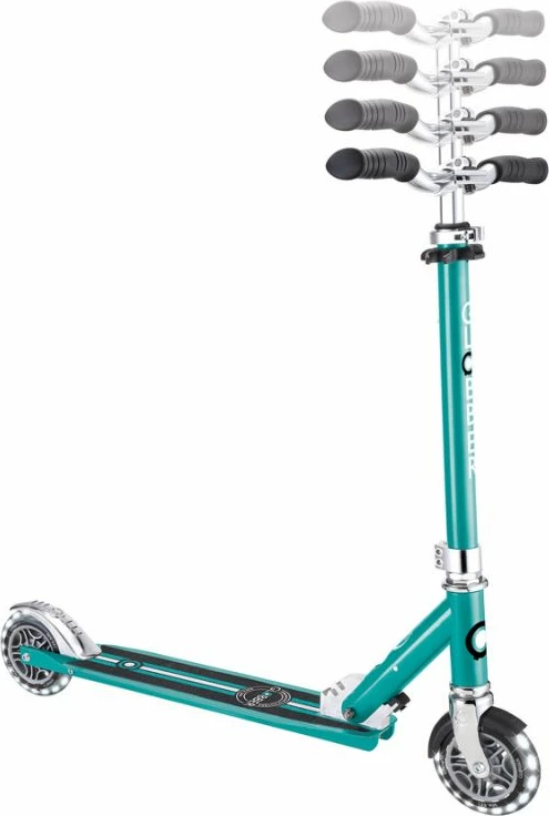 Skuter z LED lučmi Globber