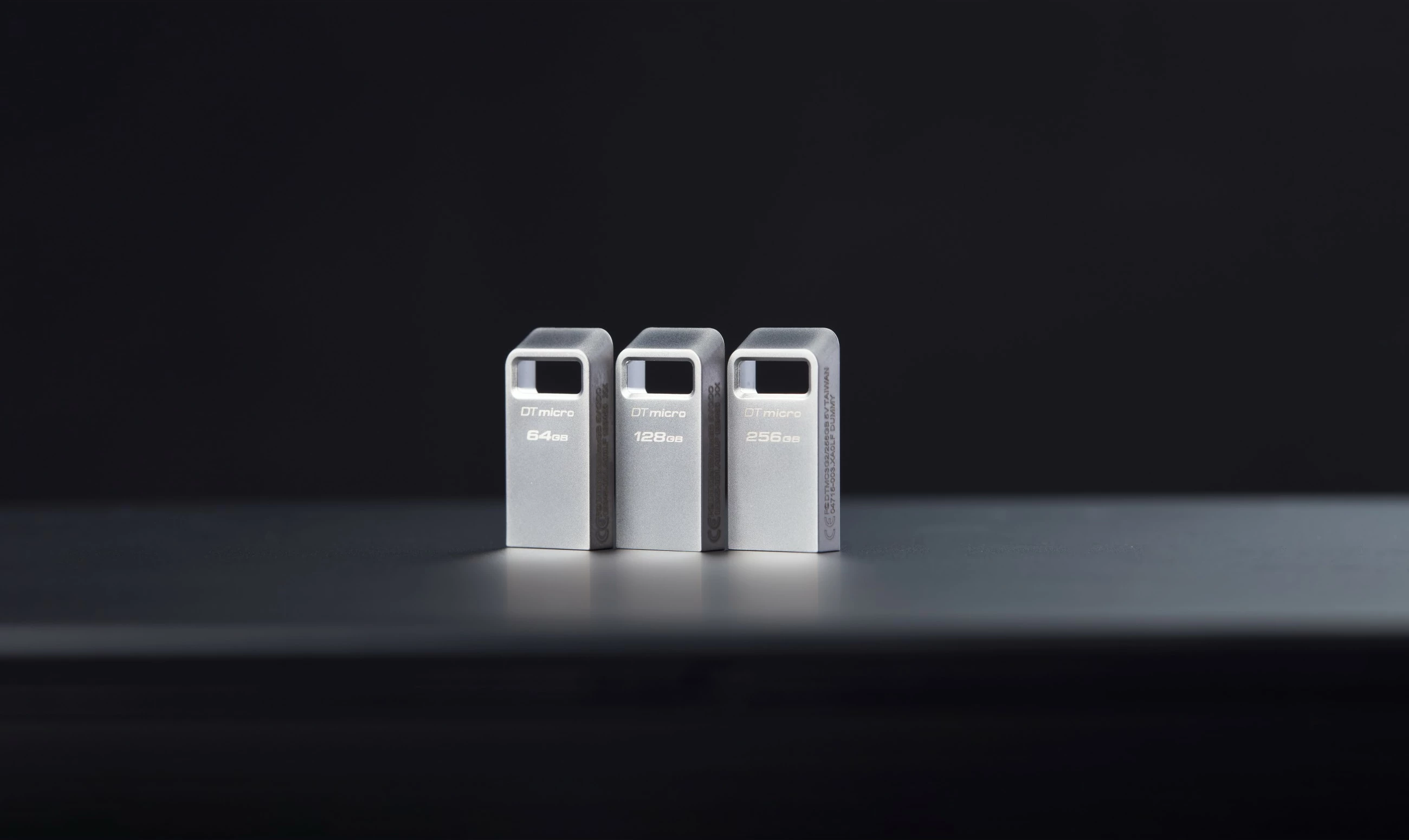 Ultra majhen USB Kingston DataTraveler Micro 256GB, USB 3.2, kovinski, srebrn