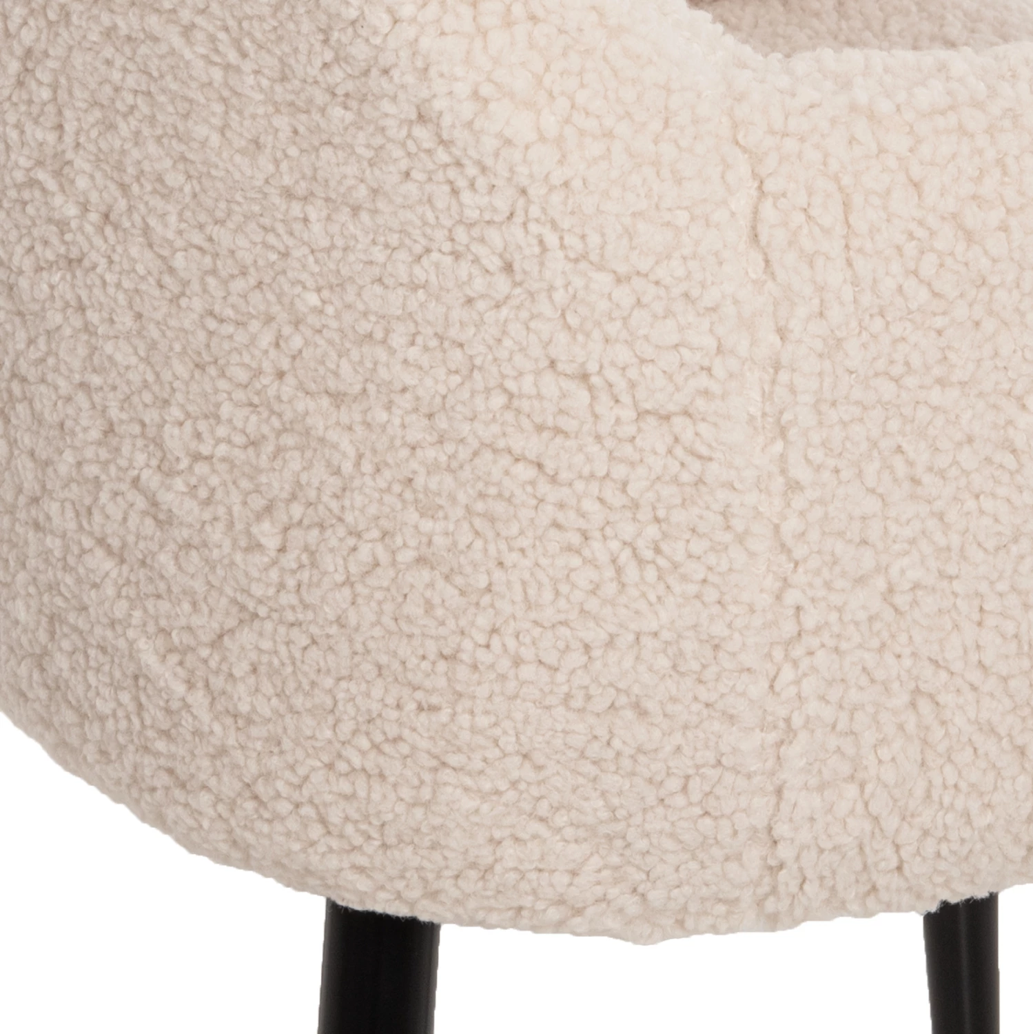 Fotelj SHELLY FH8591.02 iz tkanine TEDDY v beli barvi s črnimi kovinskimi nogami 57x55x87H cm, set 2 kosov