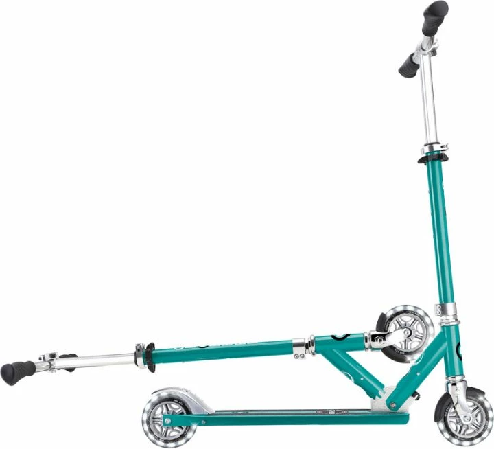 Skuter z LED lučmi Globber