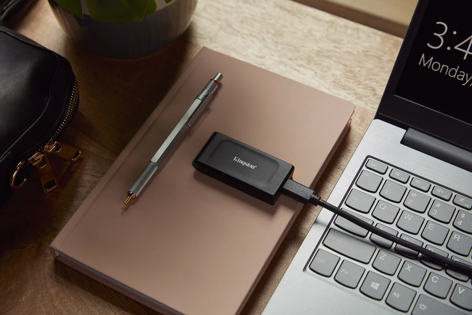 Zunanji SSD 2TB, Kingston XS1000, USB 3.2 Gen 2
