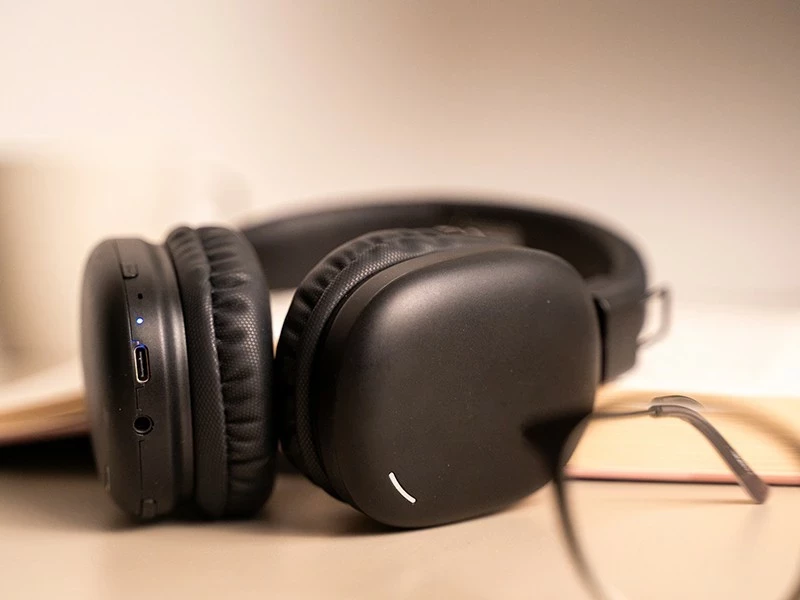 Brezžične slušalke Tracer M1 BT, Bluetooth 5.4, mikrofon, 30 h, USB-C, črne