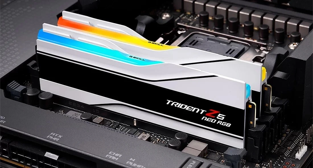 DDR5 32 GB (2x16GB) G.SKILL Trident Neo AMD RGB 6000 MHz CL30 EXPO, belo