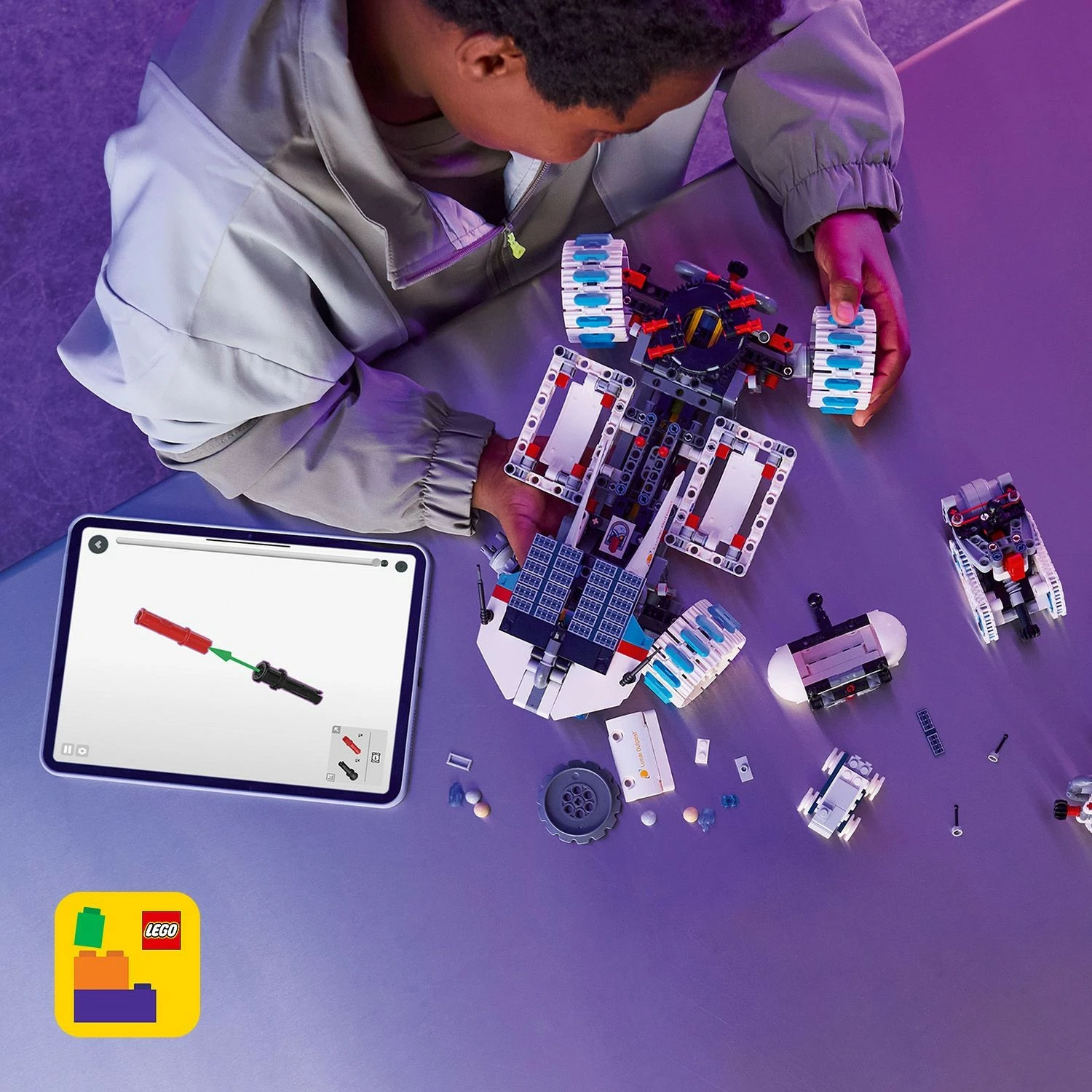 Gradbeni set LEGO Technic Lunar Outpost 42211, 1082 kosov, večbarven