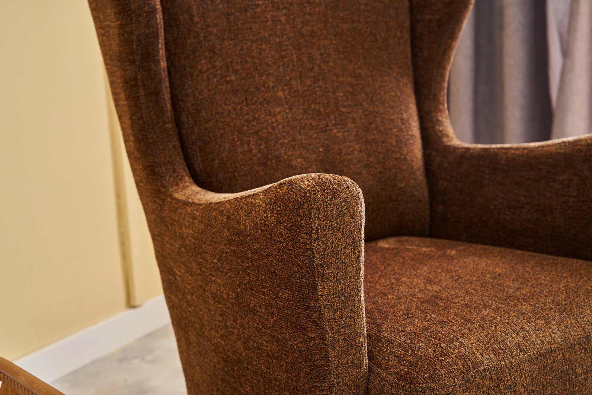 Kavč Wing Atelier del Sofa Lola Prestij, kavno-bakarna