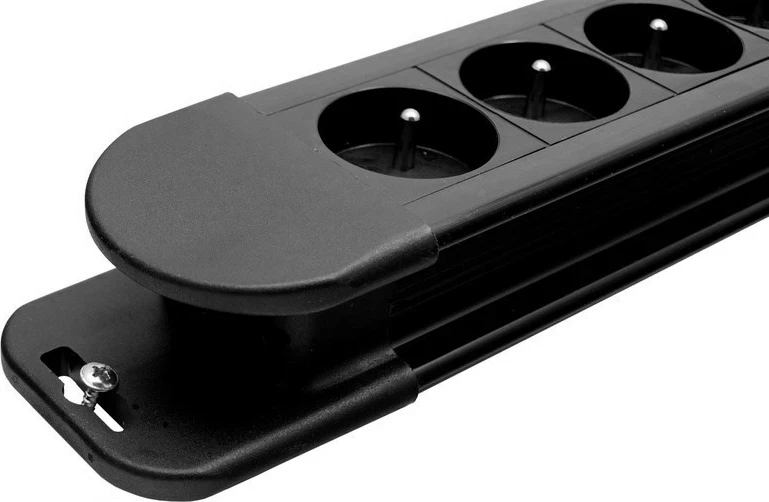 Razdelilec z 10 vtiči Maclean MCE10, 2 stikalI, zaščita in indikator preobremenitve, 3680 W, črn