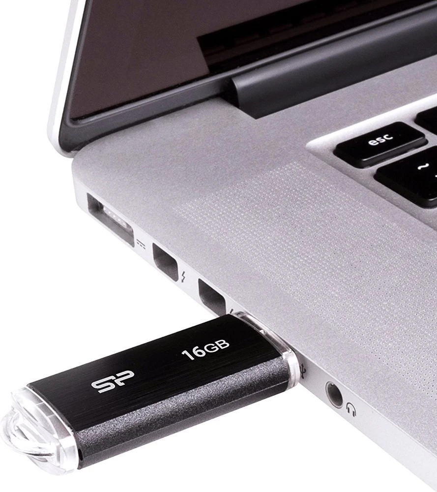 USB ključek Silicon Power, 16 GB USB Type-A 2.0, črn