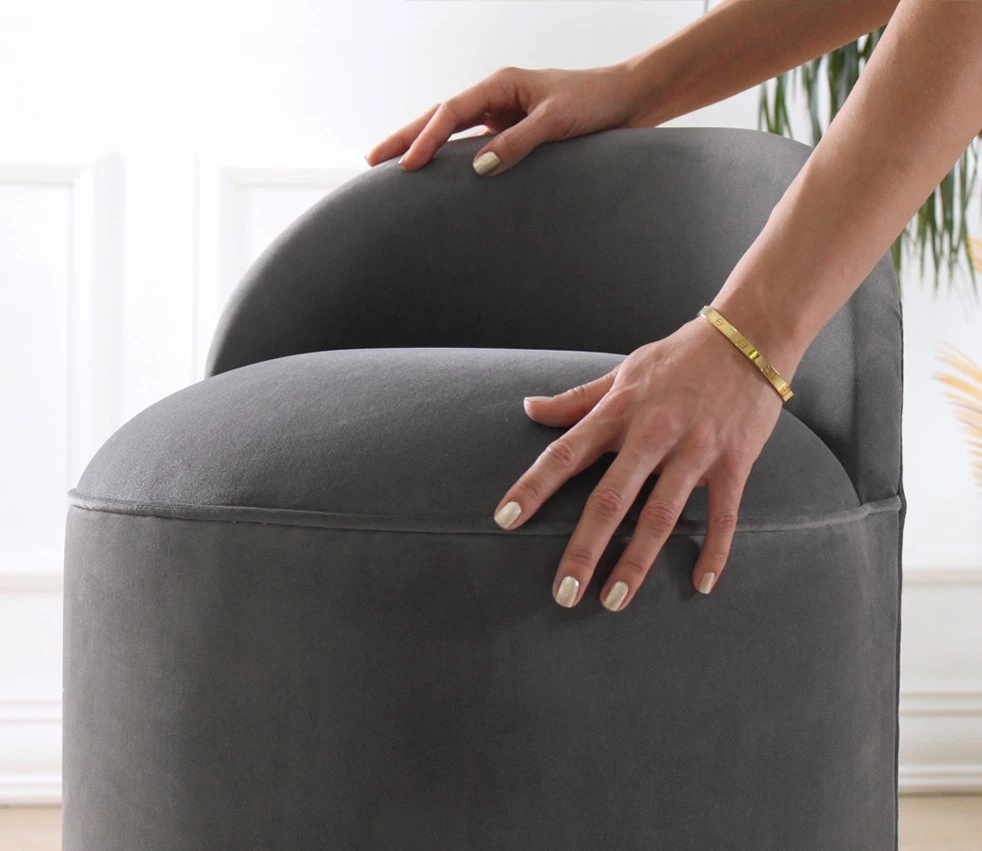 Puf iz kadifeje Atelier del Sofa, temno siva