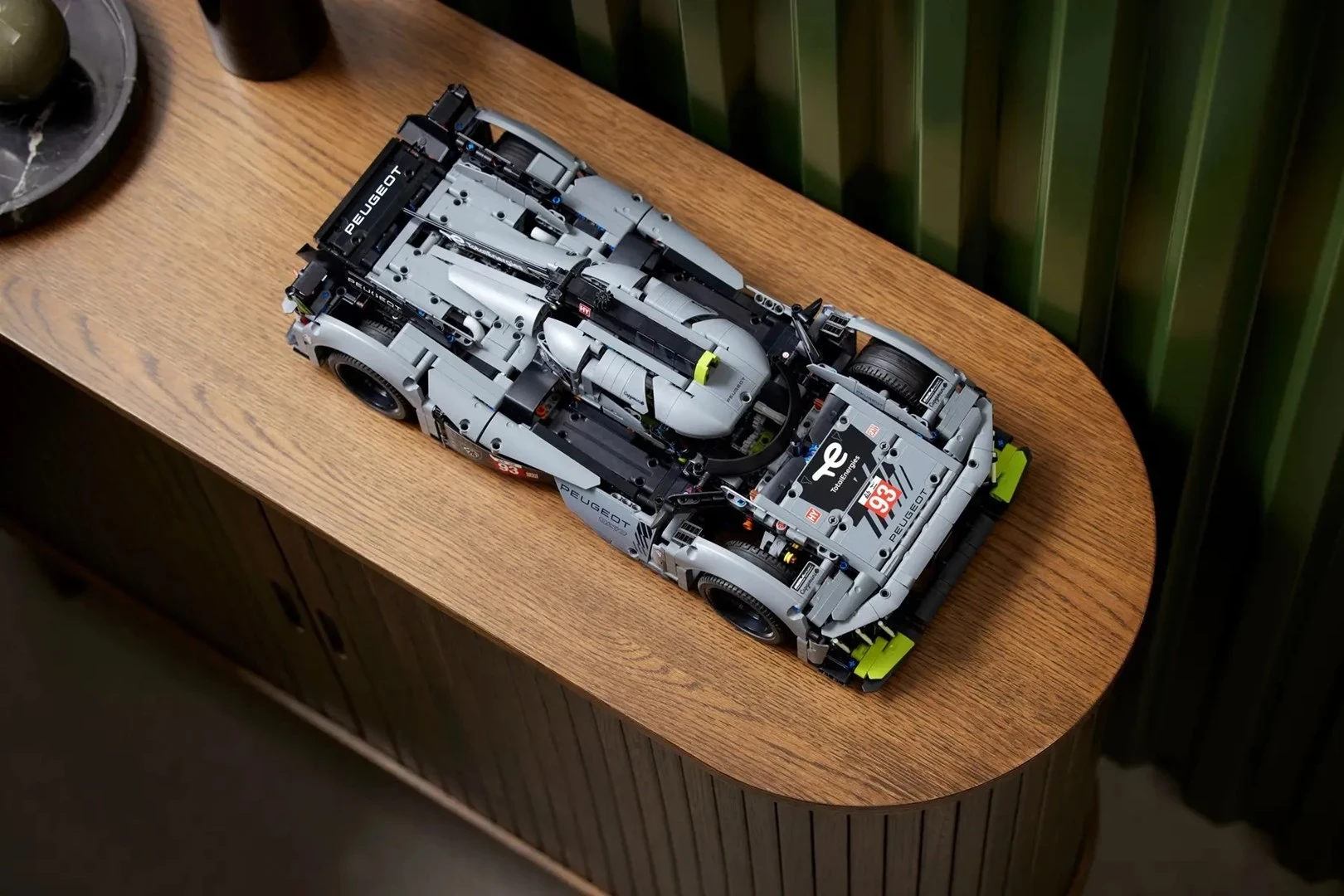 Model teknični Peugeotov 9X8 - LEGO TECHNIC 42156 24H Le Mans