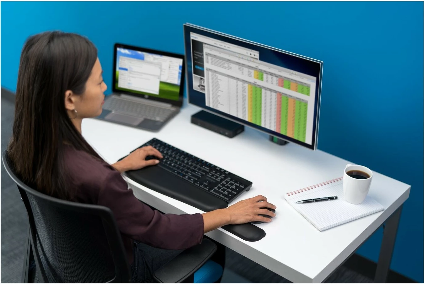 Ergonomska opora za zapestje Kensington ErgoSoft za standardno tipkovnico, gel, črna