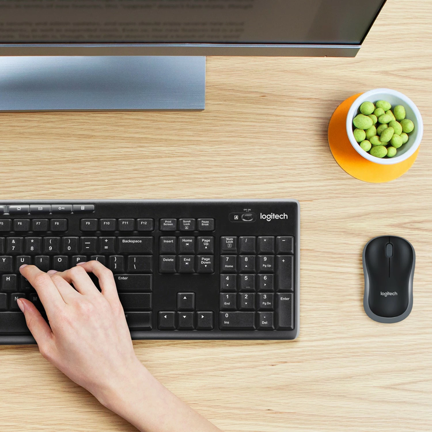 Brezžični komplet tipkovnice in miške Logitech MK270, polne velikosti, USB, QWERTY, vključen miš, črn