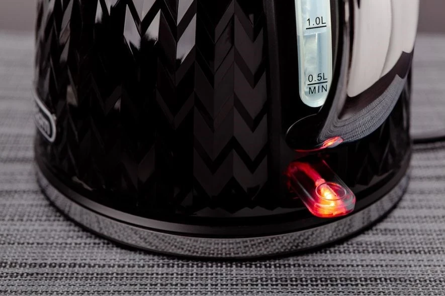 Vrelnik vode 1,7 L, 2000 W, črn Eldom Nela