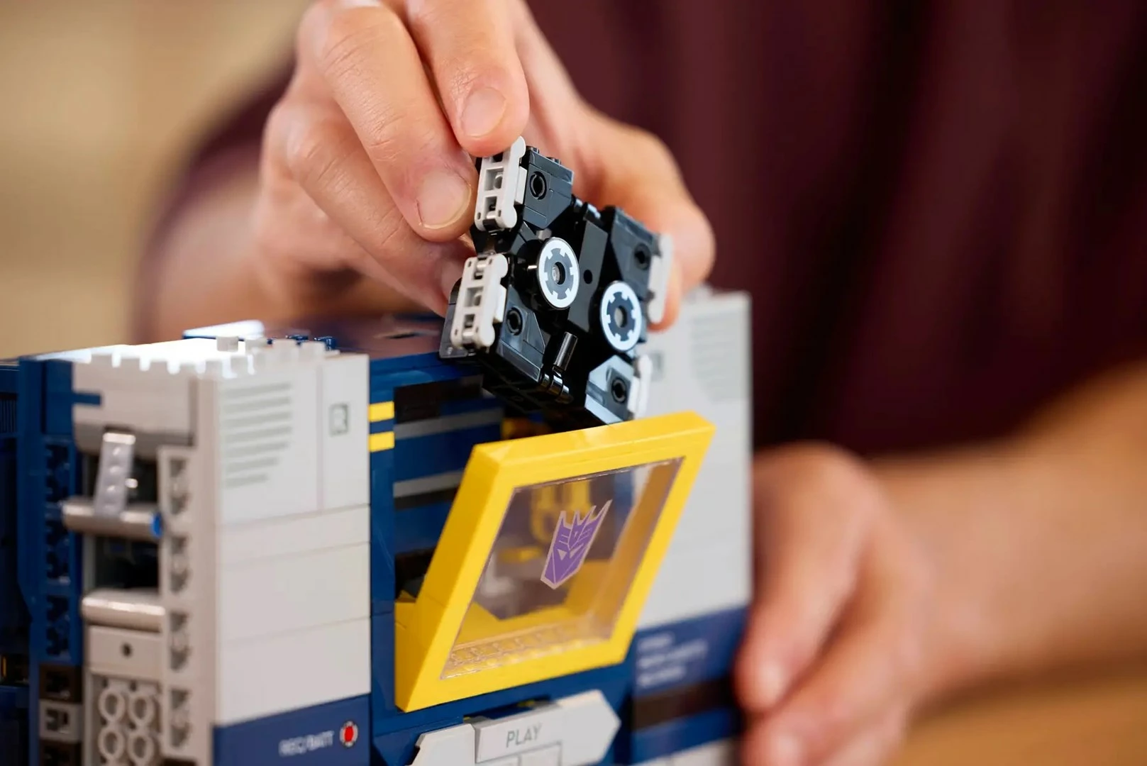 Set za gradnjo Transformers Soundwave, LEGO ICONS 10358, 1508 kosov, za odrasle