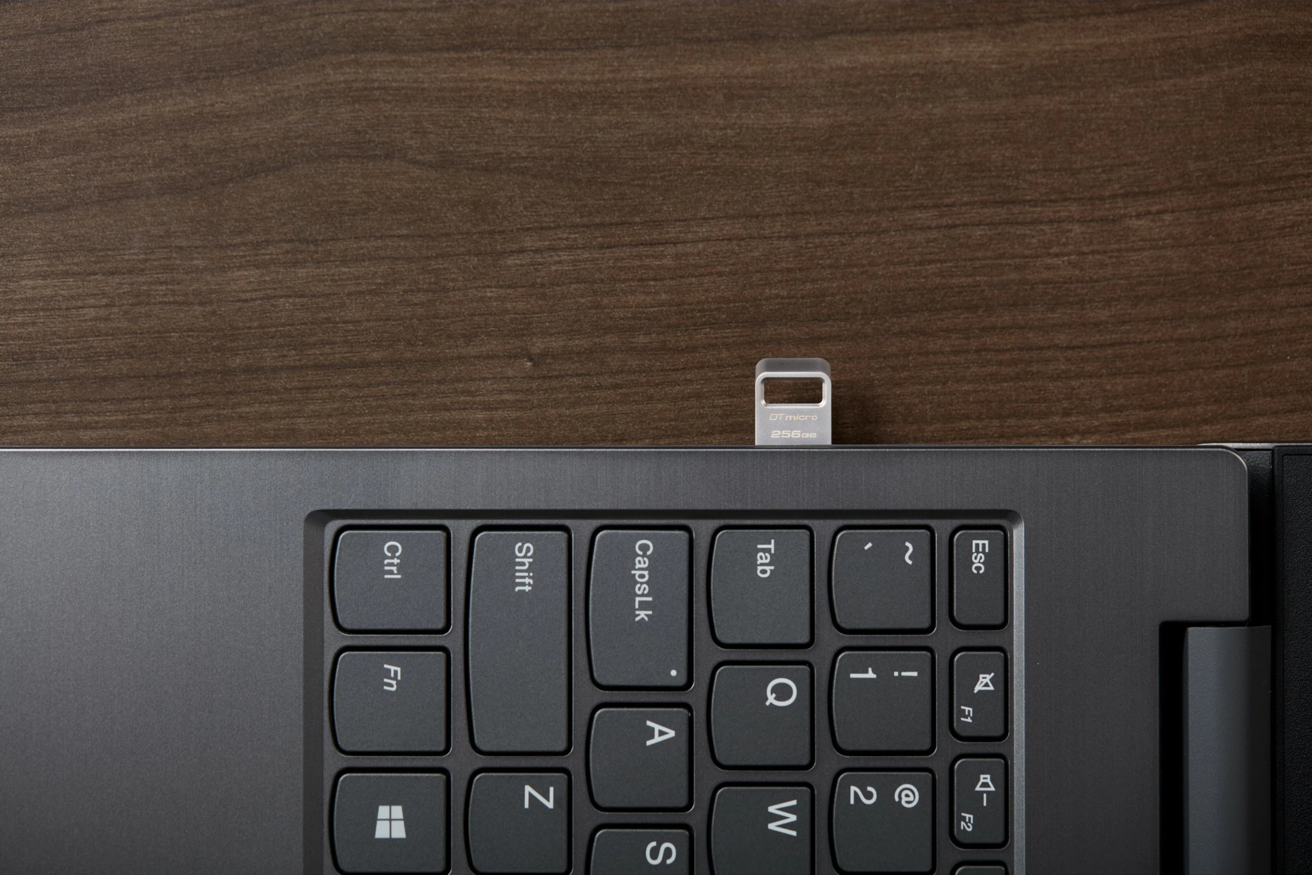 Ultra majhen USB Kingston DataTraveler Micro 256GB, USB 3.2, kovinski, srebrn