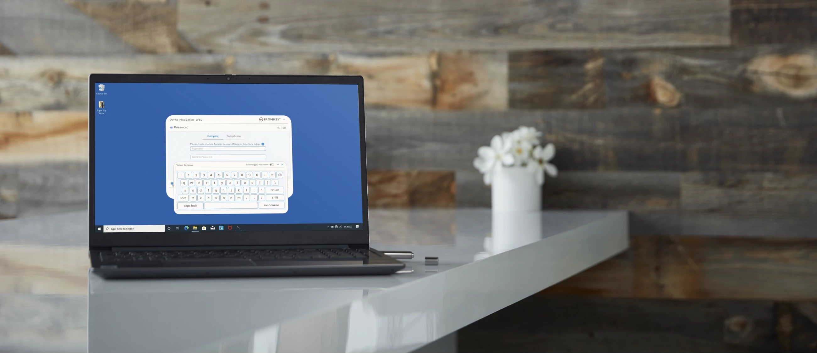 USB ključek za shranjevanje z varnostjo Kingston IronKey Locker+ 50, 64 GB, USB 3.2, šifriranje, srebrn