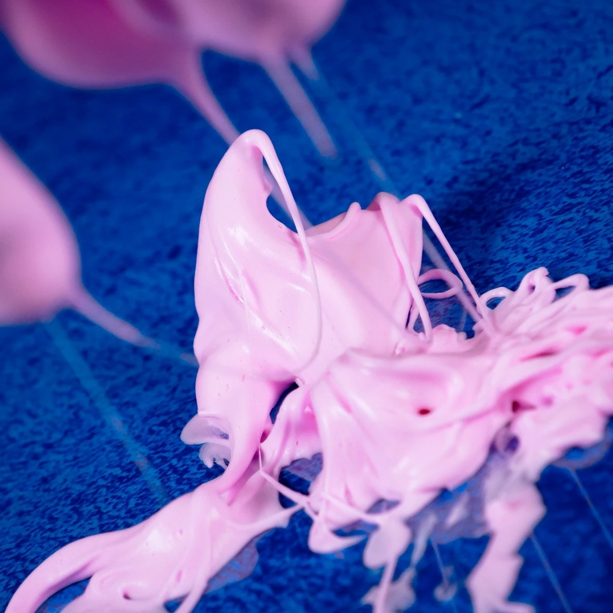 Set za znanstvene poskuse s svetlečim slime-om, Lisciani Crazy Science, 304-PL89239, z različnimi dodatki