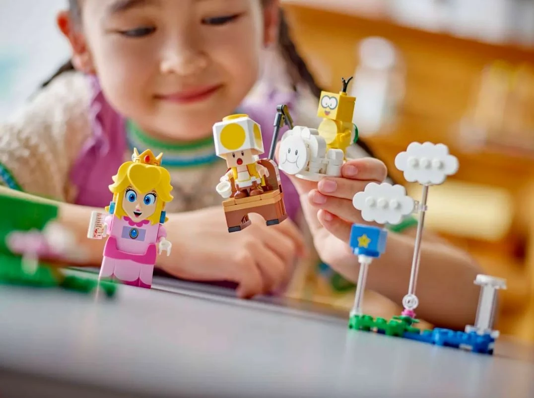 Set z interaktivno figurico Peach, LEGO Super Mario 71441, 208 kosov