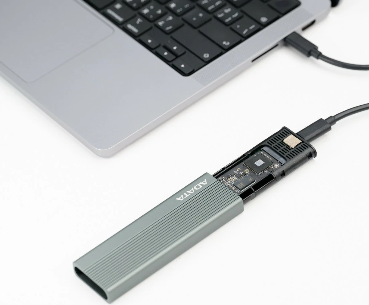 Zunanje računalniško ohišje za SSD Adata EC680, M.2, USB 3.2 Type-C, sivo