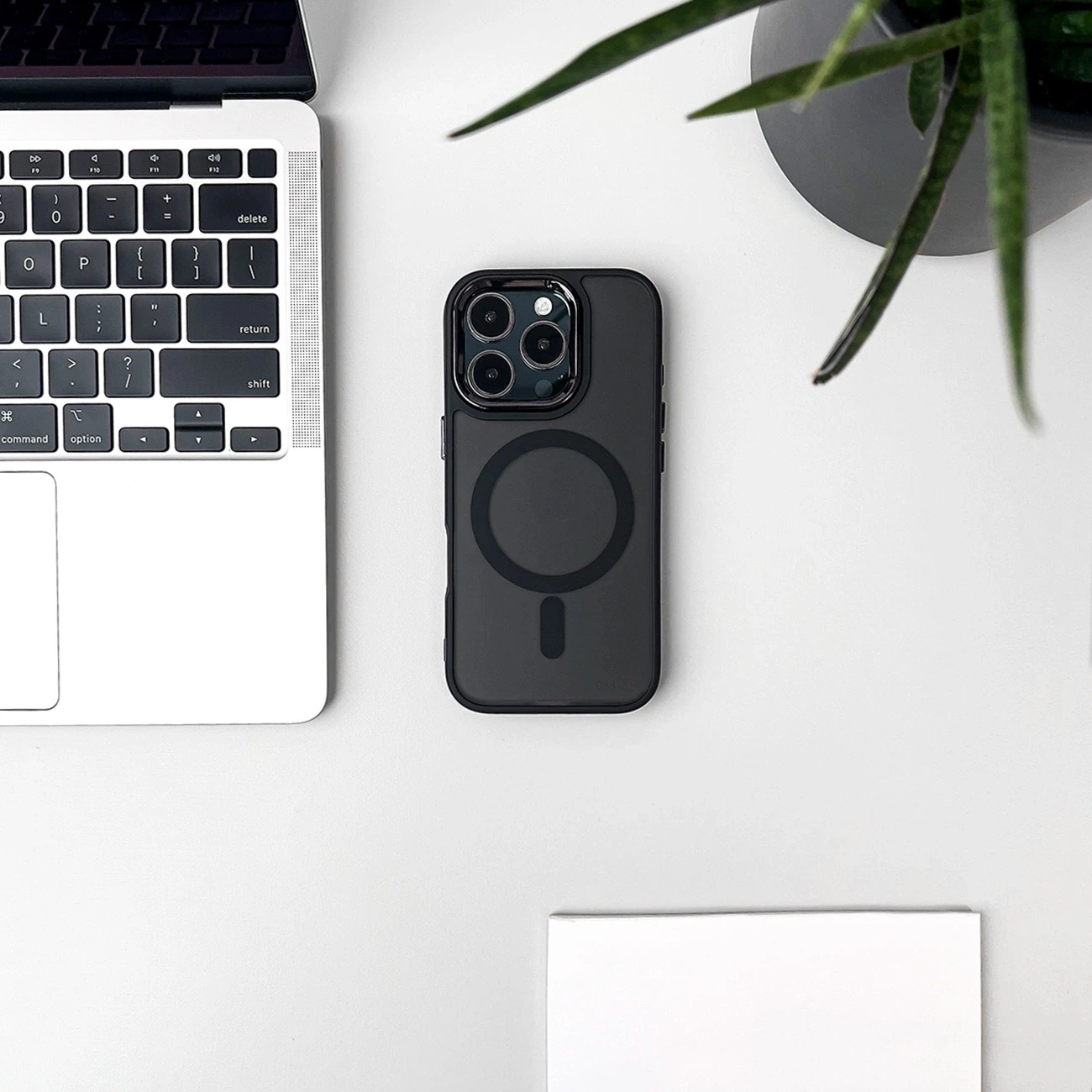 Ovitek za telefon Hurtel Fashion Case z MagSafe za iPhone 17, TPU, črn