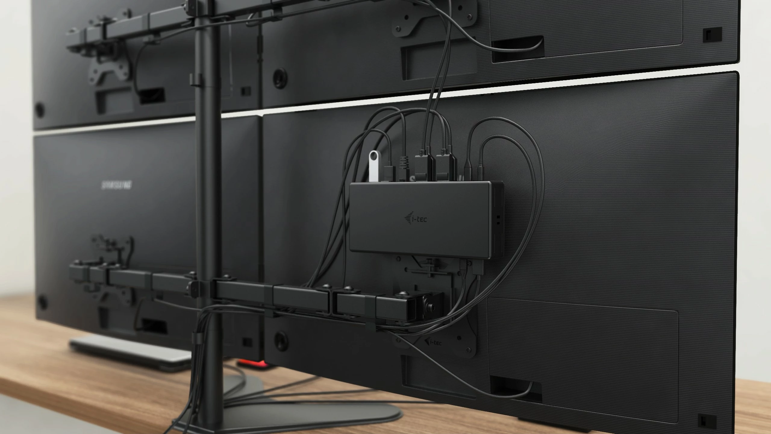 Dokkena postaja za prenosnik I-Tec USB-C Quattro Display, 85W, 4 izhodi za monitor, LAN, črna