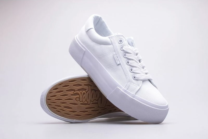 Kopalne/poletne čevlje, Lee Cooper, bele, ženske