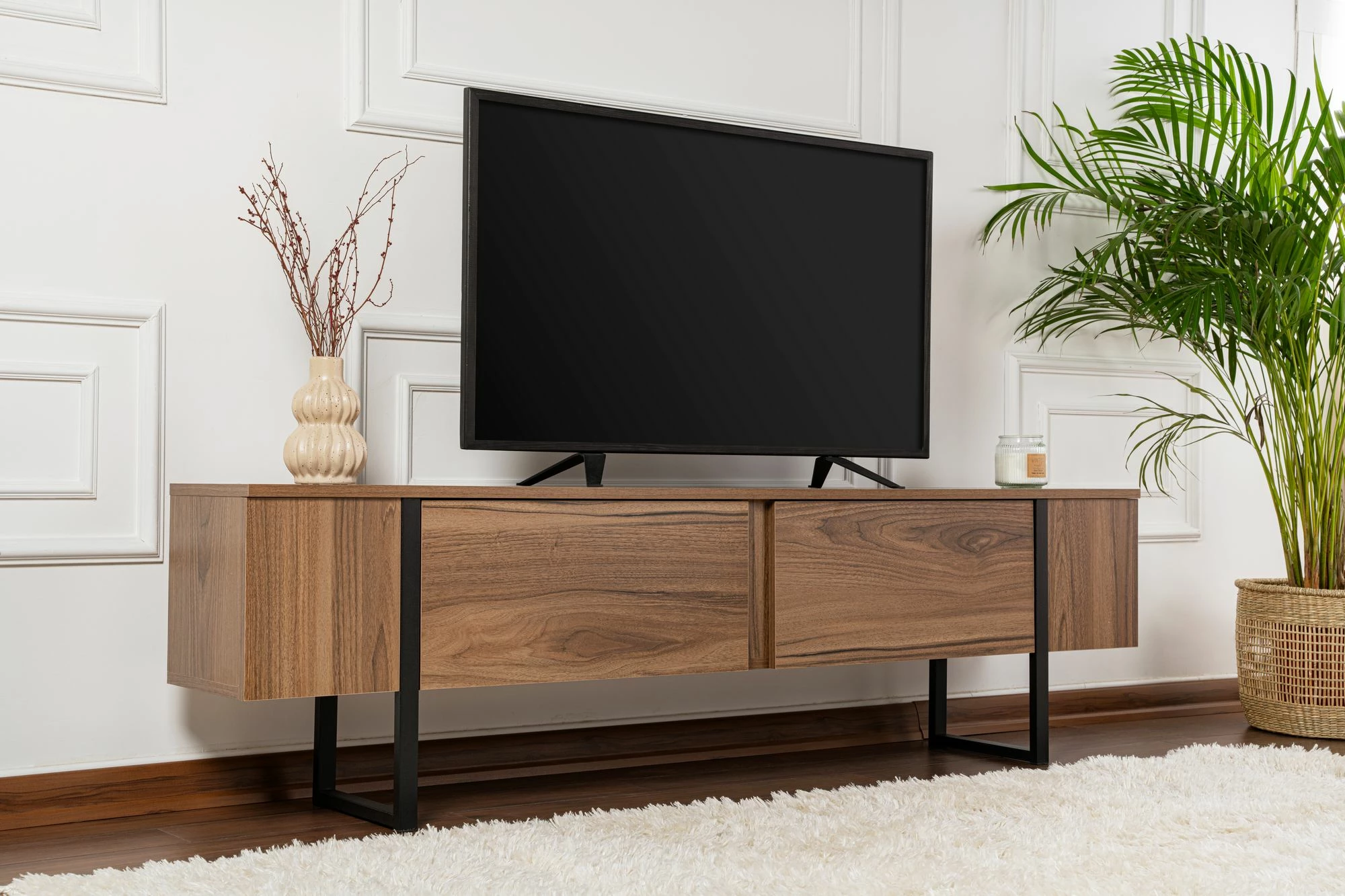 TV komoda Serenity, Nordure, oreh in črna