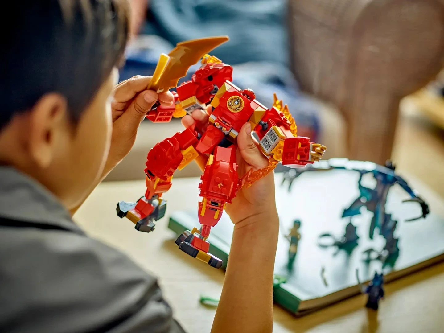 Elementalni ognjeni mech Kai, LEGO NINJAGO 71808, 4 minifigure, rdeč