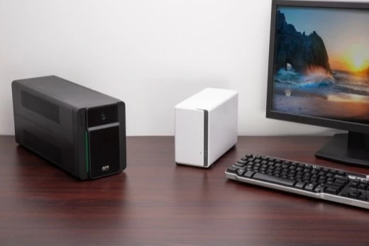 UPS APC BVX1600LI-GR Easy UPS, 1600 VA, 230 V, 4 Schuko, črn