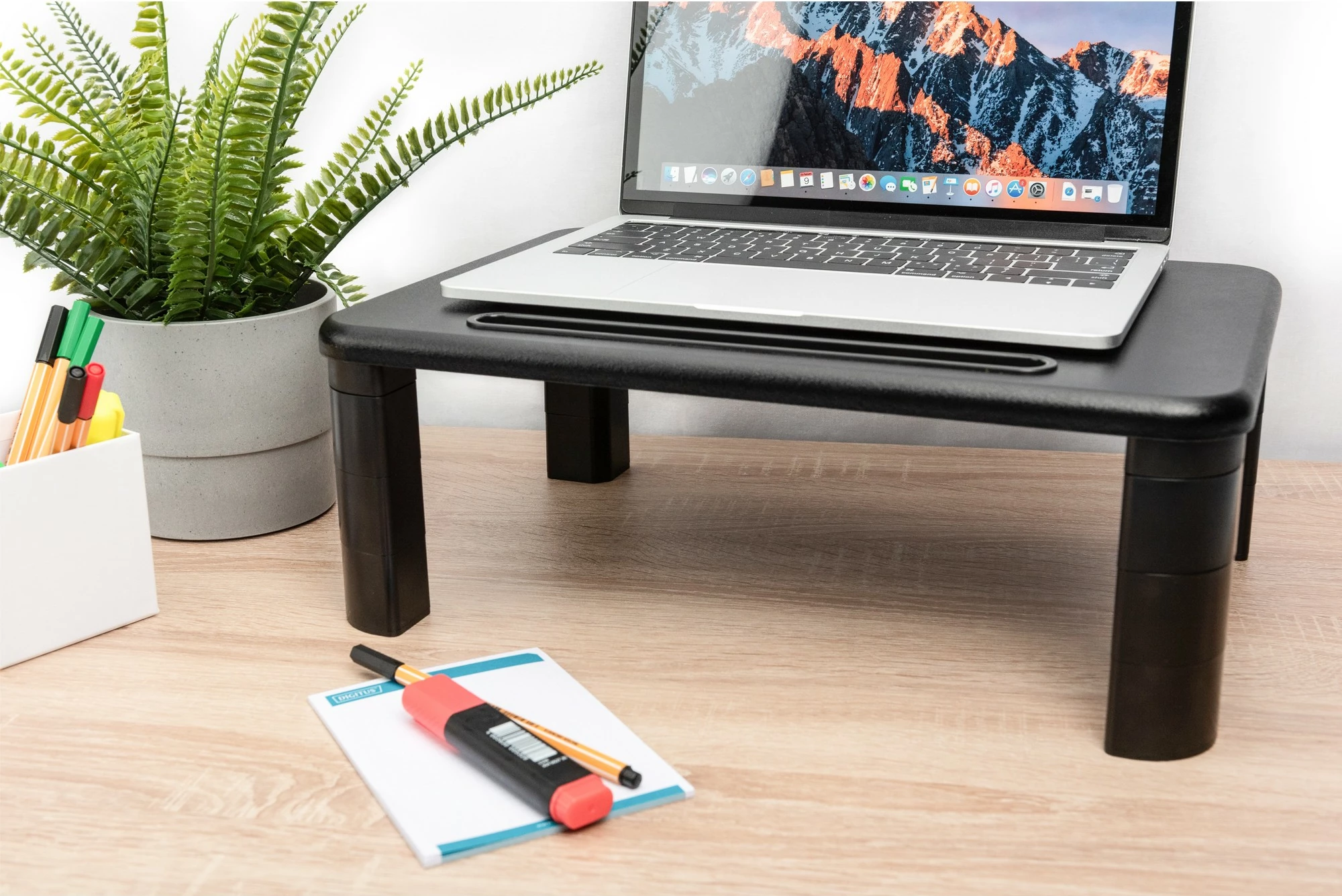 Ergonomski nosilec za monitor/laptop Digitus, nastavljiva višina, 400 x 280 mm, črn
