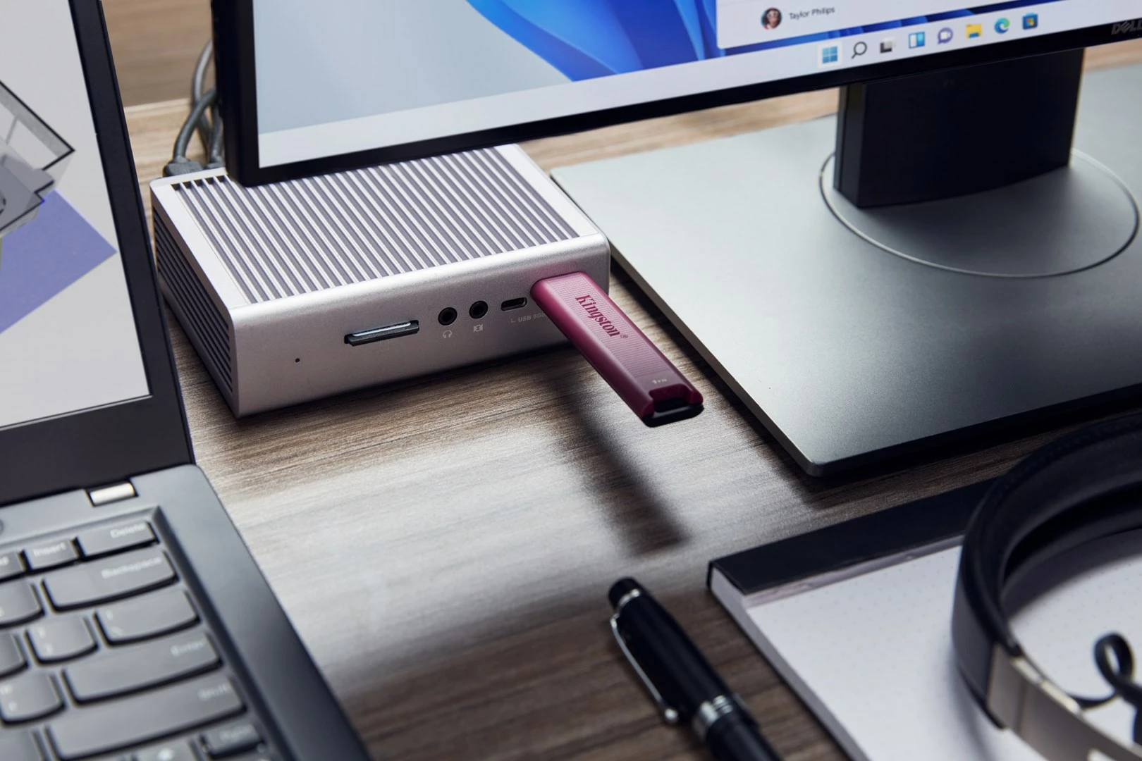 USB ključ Kingston DataTraveler Max 1TB, USB 3.2 Gen 2, rdeč