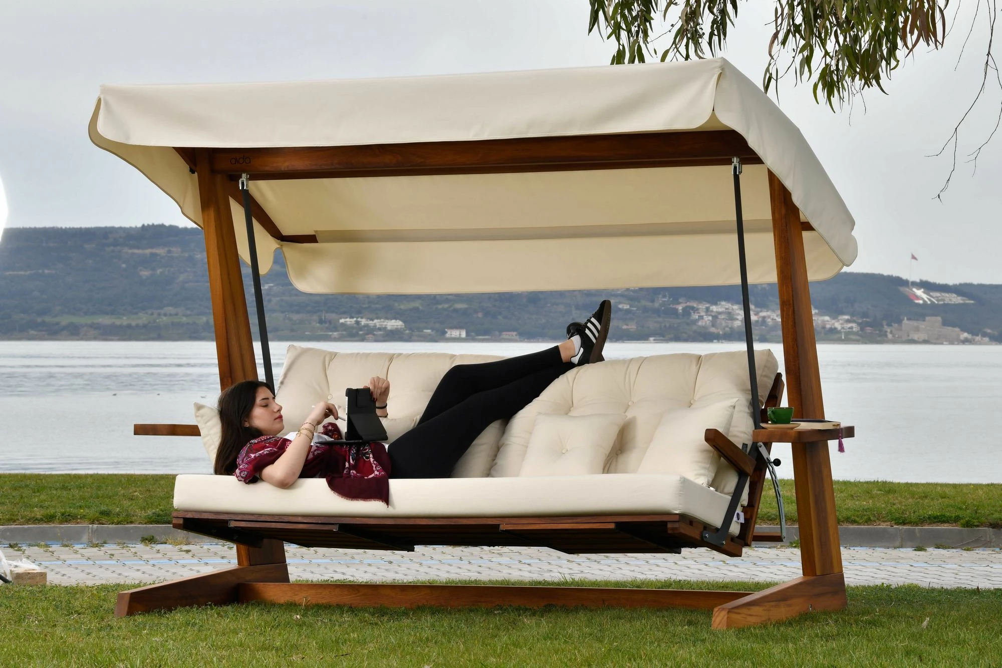 Trojni vrtni gugalni stol, bež, Luna Deluxe 2600