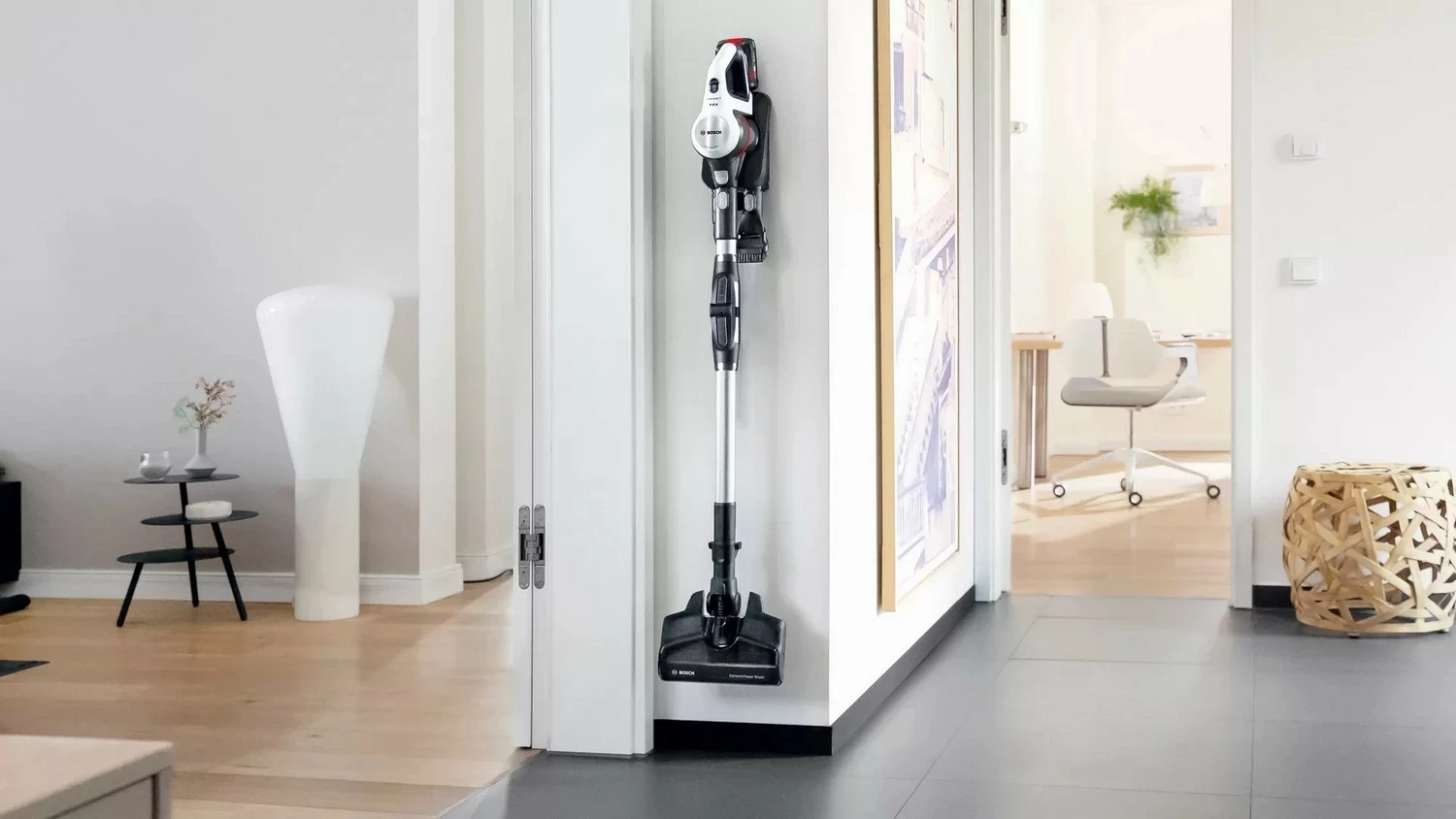 Vertikalni sesalnik Unlimited 7 BBS711W, 18 V, 40 min, bel-črn, Bosch